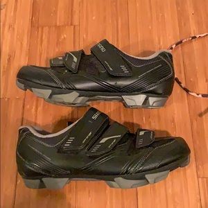 Shimano black biking shoes size 10 ( euro 40)